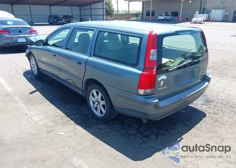 2002 Volvo V70 2.4 from USA, damaged, VIN YV1SW61R322232827